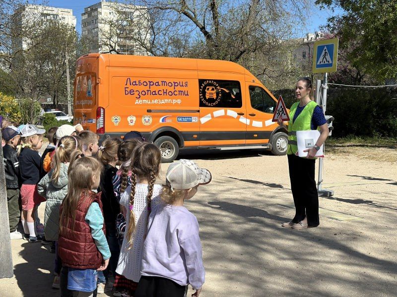 Госавтоинспекция Севастополя совместно с «Лабораторией безопасности ...