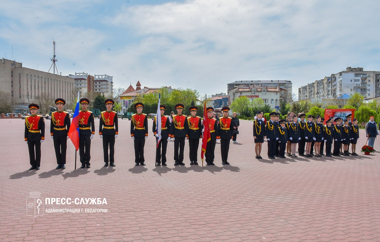 На «Красной горке» школьники вступили в Почетный караул - Лента новостей  Крыма