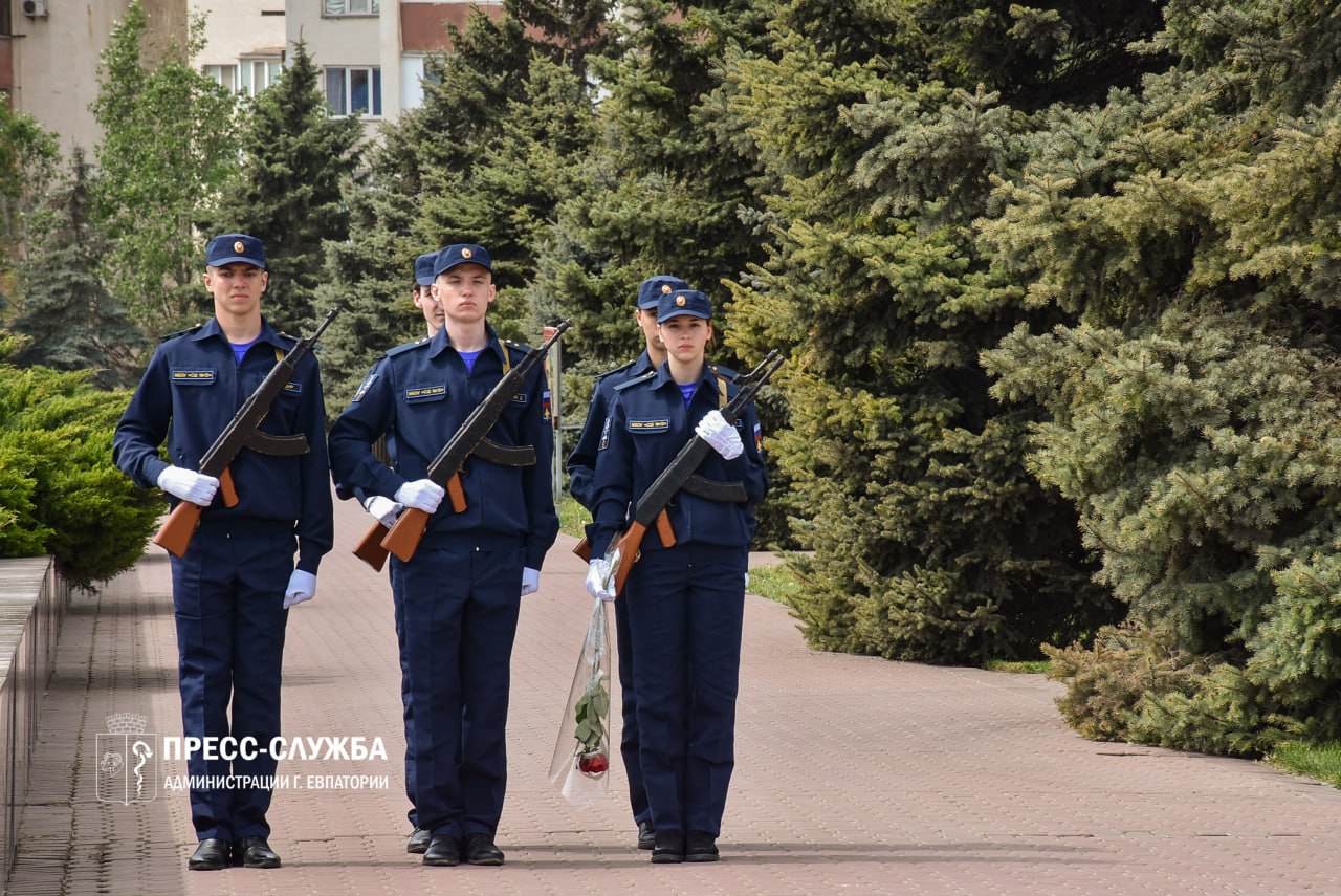 На «Красной горке» школьники вступили в Почетный караул - Лента новостей  Крыма