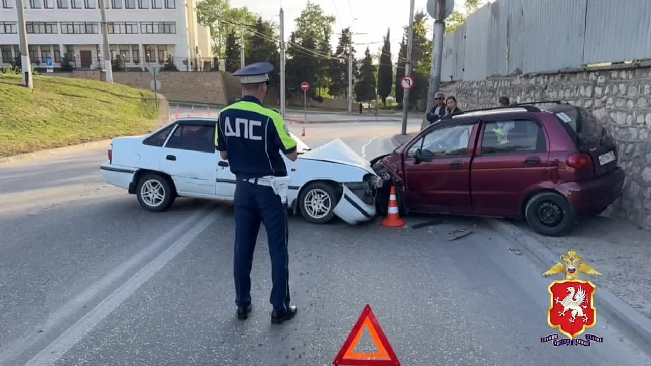 ДТП на площади Восставших с пострадавшими водителем и несовершеннолетней  пассажиркой - Лента новостей Крыма