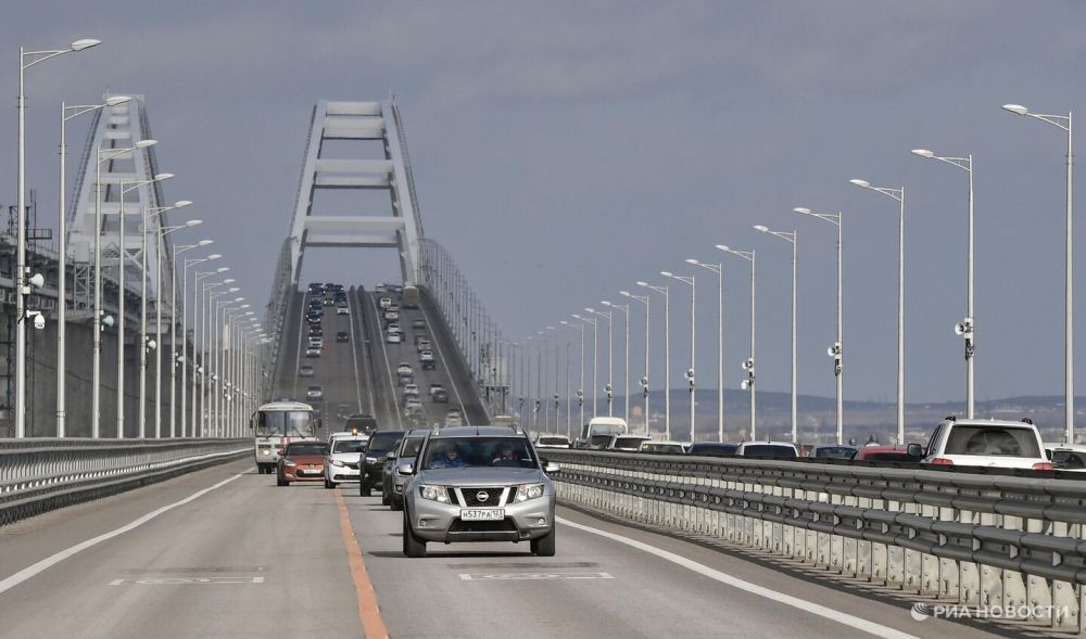 Движение по Крымскому мосту восстановили через 35 минут после приостановки