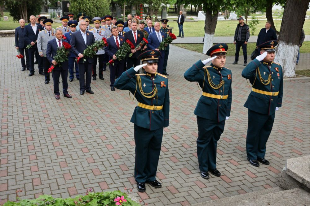 Сегодня, 9 мая, Министр внутренних дел по Республике Крым генерал ...