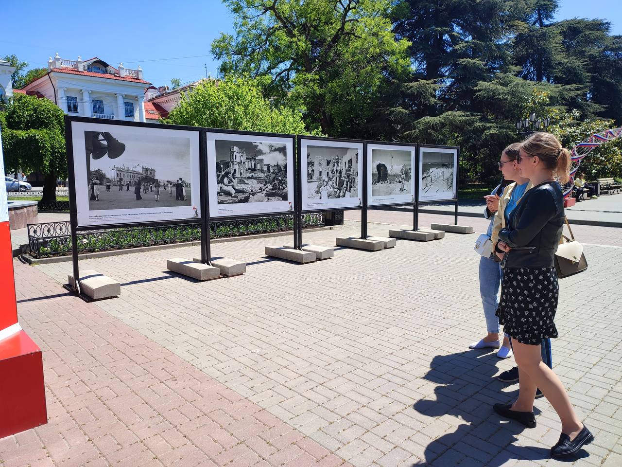 На Приморском бульваре открылась выставка архивных фотографий времен  Великой Отечественной войны «Здравствуй, родной Севастополь» - Лента  новостей Крыма