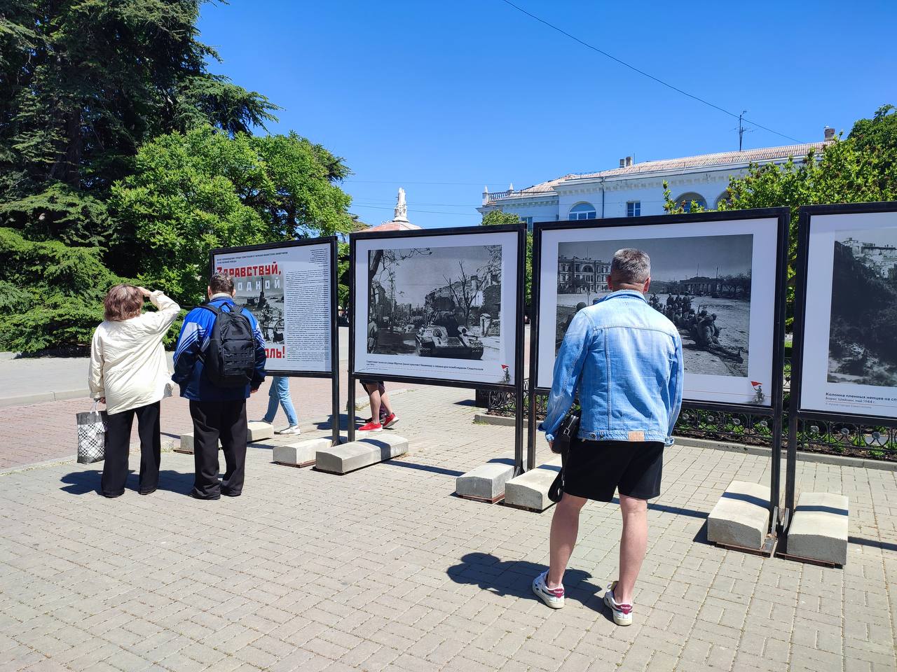 На Приморском бульваре открылась выставка архивных фотографий времен  Великой Отечественной войны «Здравствуй, родной Севастополь» - Лента  новостей Крыма