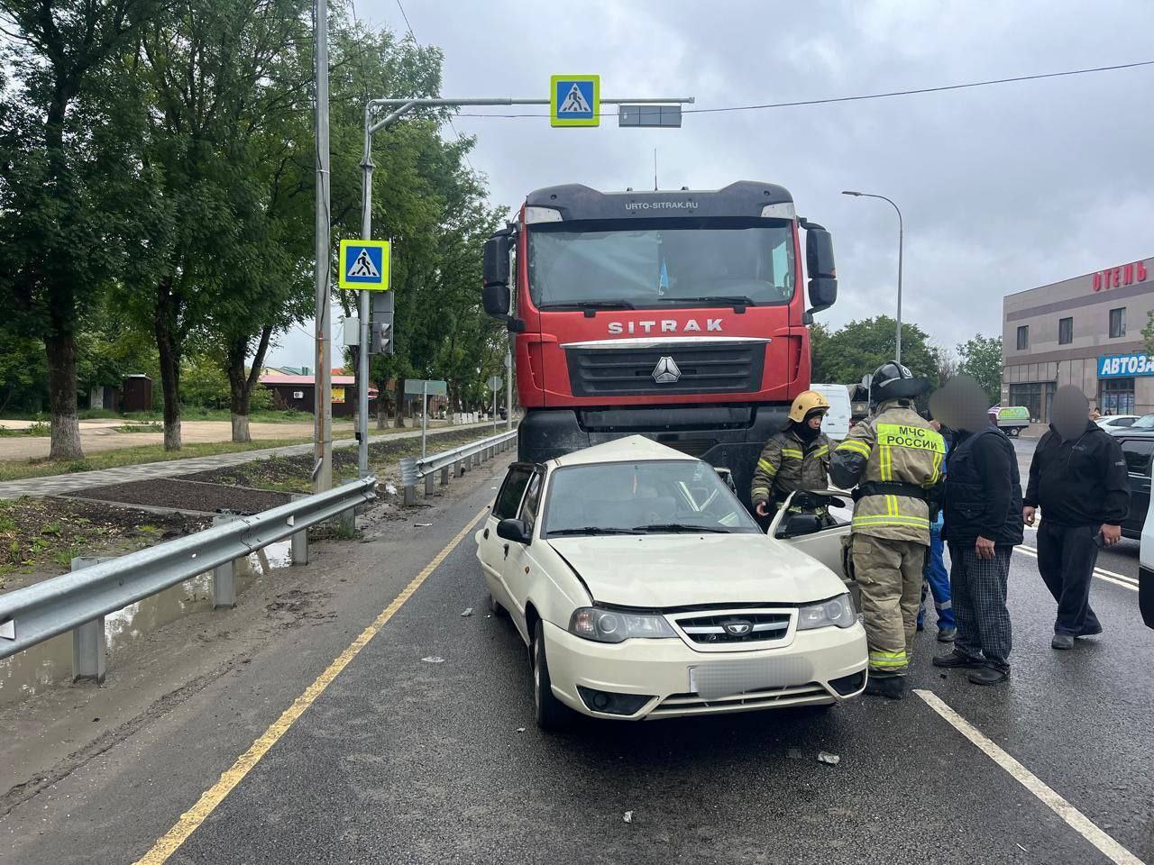 Грузик «смял» легковушку в Симферополе - Лента новостей Крыма