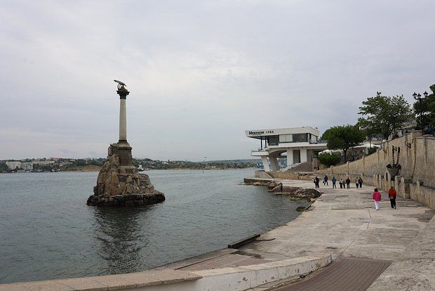 Силы ПВО сбили несколько ракет над Севастополем. Что известно о последствиях инцидента?