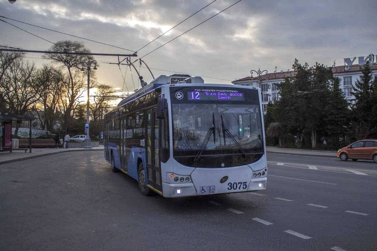 Уважаемые пассажиры. В связи с аварией на электросетях, наблюдаются сбои в  работе троллейбусов в Камышовой бухте и центре города - Лента новостей Крыма