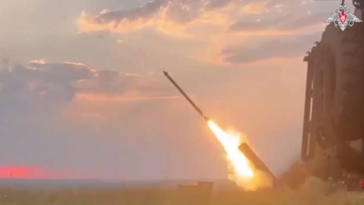 Минобороны: силы ПВО сбили девять ракет ATACMS над Крымом и 61 беспилотник ВСУ