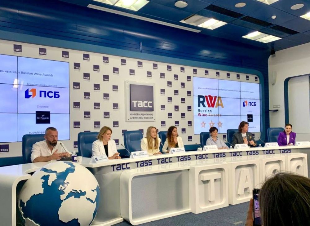  :        Russian Wine Awards       