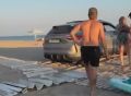 Москвички на Haval заехали на крымский пляж, разрушив пандус