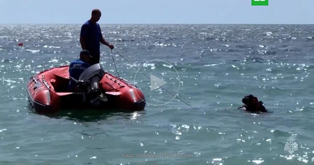 Неразорвавшийся кассетный боеприпас обнаружили водолазы МЧС в районе атакованного 23 июня пляжа Севастополя