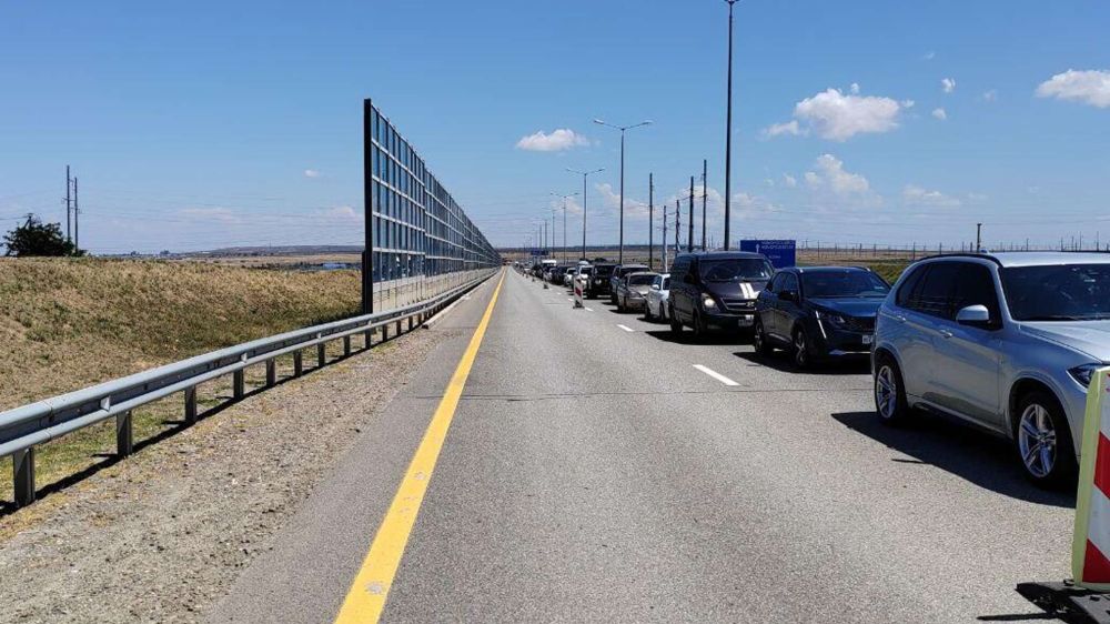 На Крымском мосту в очереди 515 автомобилей