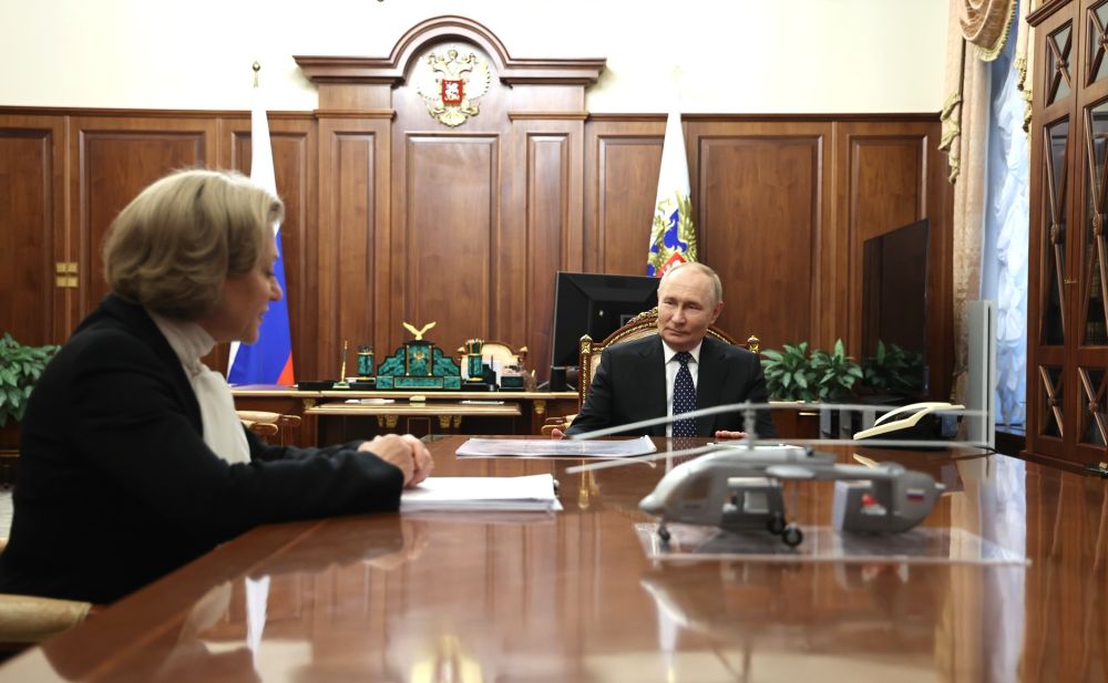 Владимир Путин провёл рабочую встречу с руководителем Федеральной службы по надзору в сфере защиты прав потребителей и благополучия человека – Главным государственным санитарным врачом России Анной Поповой Владимир Путин провёл рабочую встречу с руководителем Федеральной службы по надзору в сфере защиты прав потребителей и благополучия человека – Главным государственным санитарным врачом России Анной Поповой