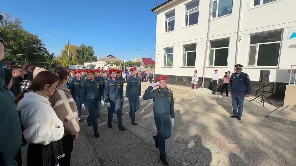  :         5-        ѻ