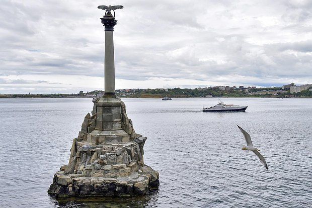 В Севастопольской бухте закрыли движение морского пассажирского транспорта