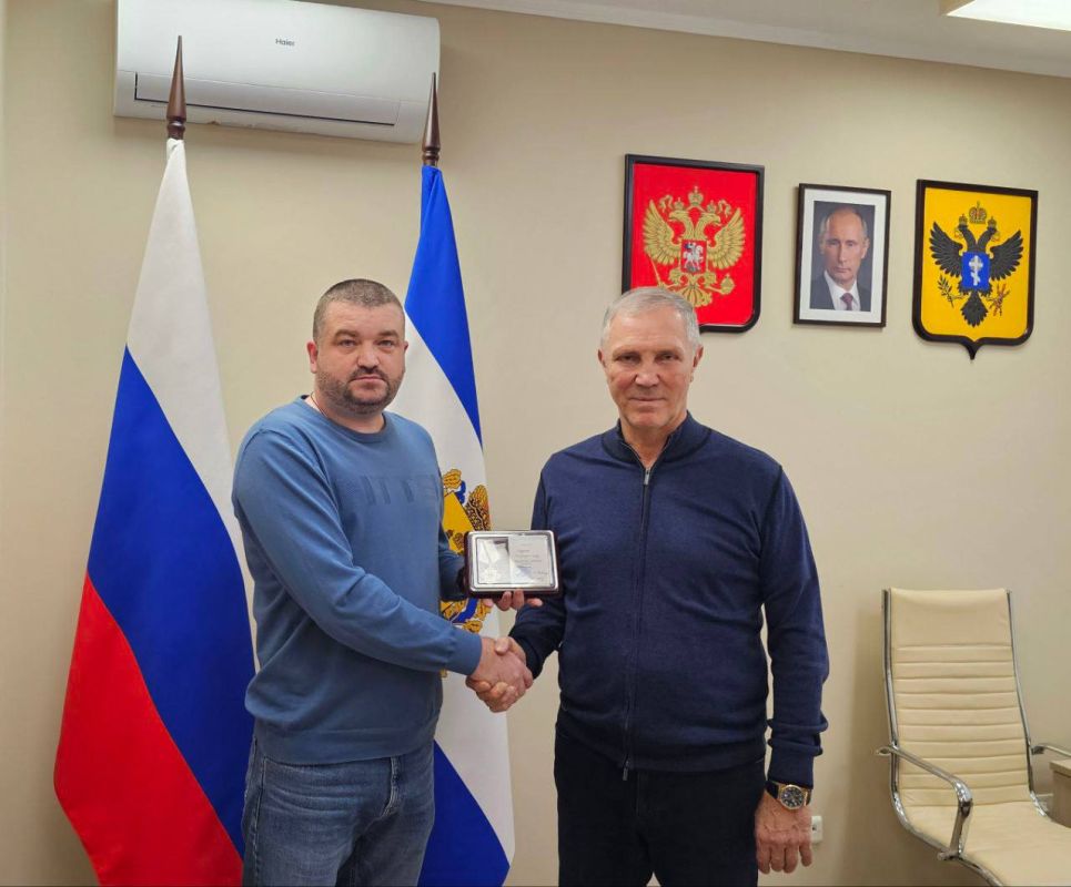 Владимир Сальдо: Вручил знак ордена 2-й степени «За заслуги перед Херсонской областью» общественному деятелю и волонтёру Александру Талипову