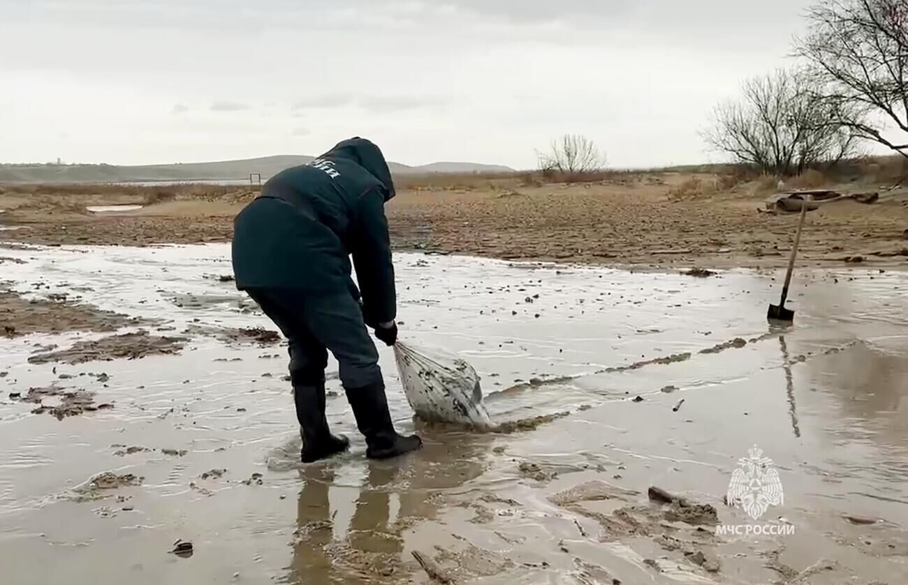 Скопление жидкости около латерального мениска. МРТ менисков коленного сустава во фронтальной проекции в норме Хирургическое лечение разрывов и повреждений мениска коленного сустава. Мениск коленного сустава: что это такое, болезни, повреждения, лечение