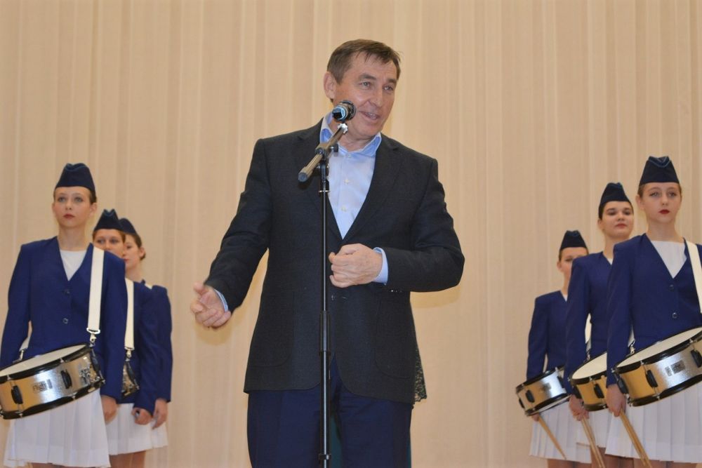 Владимир Константинов и Юрий Гоцанюк посетили новый Дом культуры в с. Гришино Владимир Константинов и Юрий Гоцанюк посетили новый Дом культуры в с. Гришино