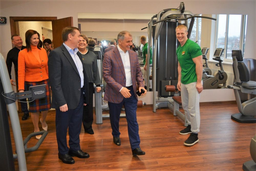Владимир Константинов и Юрий Гоцанюк посетили новый Дом культуры в с. Гришино Владимир Константинов и Юрий Гоцанюк посетили новый Дом культуры в с. Гришино