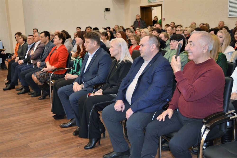 Владимир Константинов и Юрий Гоцанюк посетили новый Дом культуры в с. Гришино Владимир Константинов и Юрий Гоцанюк посетили новый Дом культуры в с. Гришино