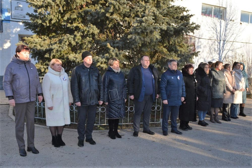 На главном флагштоке Первомайского района подняли Государственный флаг Республики Крым На главном флагштоке Первомайского района подняли Государственный флаг Республики Крым
