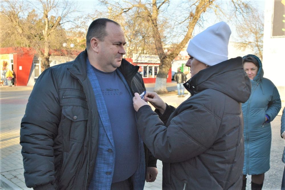 На главном флагштоке Первомайского района подняли Государственный флаг Республики Крым На главном флагштоке Первомайского района подняли Государственный флаг Республики Крым