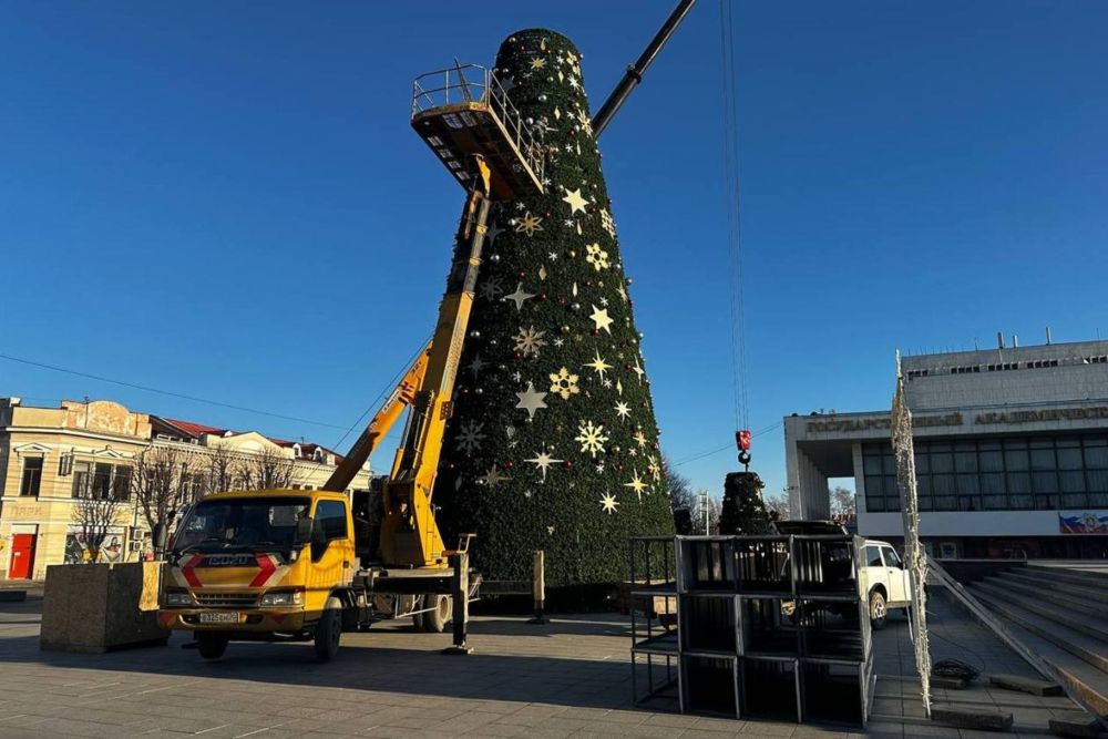 Ёлка впусти музыку. Елки улице елки песня. Елки обложка. Елки улице елки песня. Реклама елок новогодних.