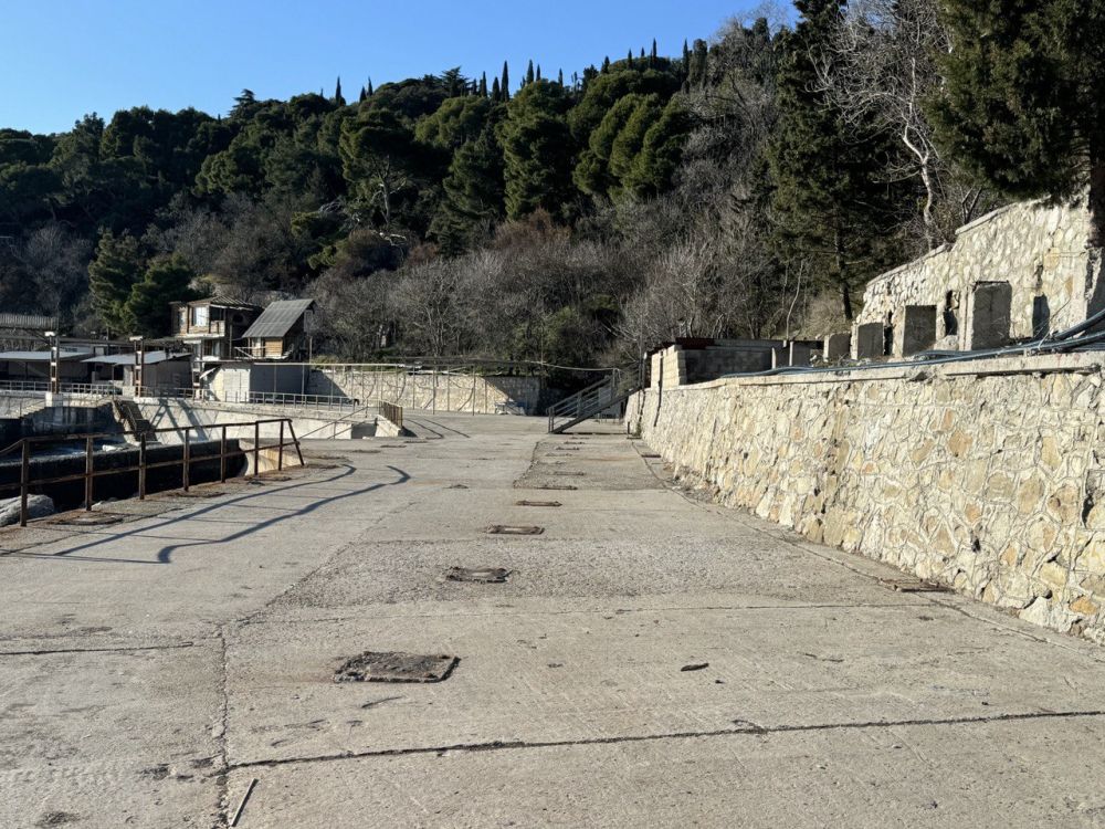 В Алупке обновляют пляж «Воронцовские купальни» В Алупке обновляют пляж «Воронцовские купальни»