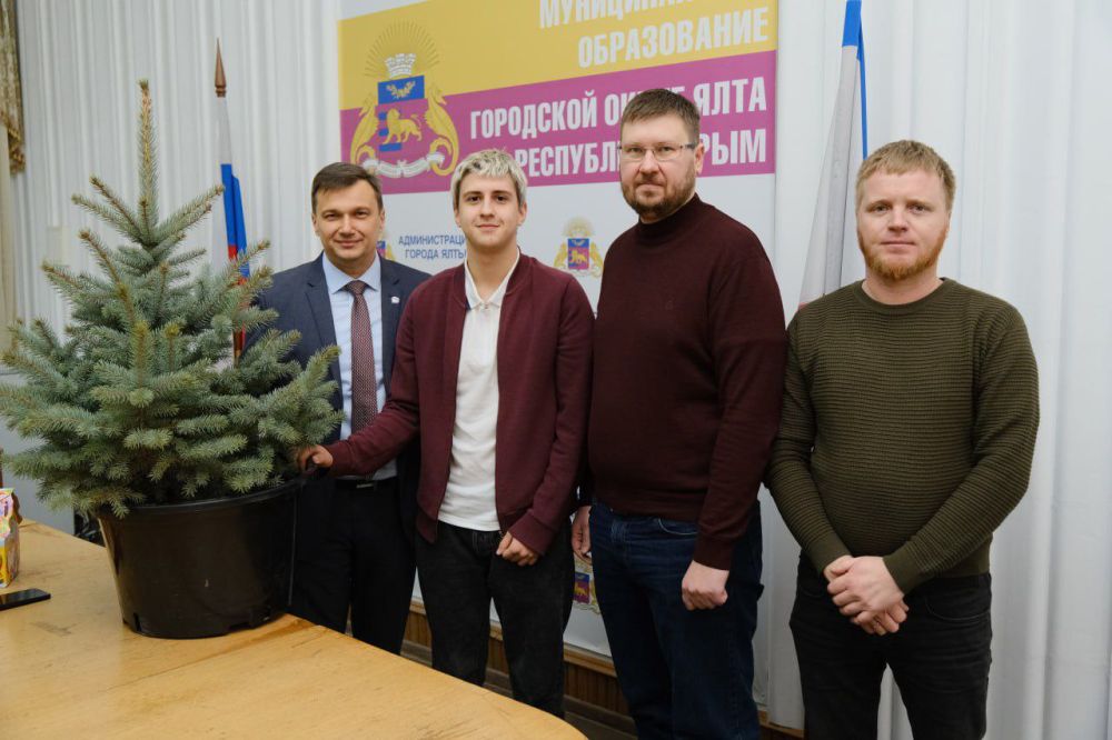 Константин Шимановский: Подведены итоги новогодних фотоконкурсов «Новый год в Ялте» на лучшее новогоднее фото и на лучшую фотографию новогоднего оформления квартиры, частного или многоквартирного дома!Конкурсы проводились...