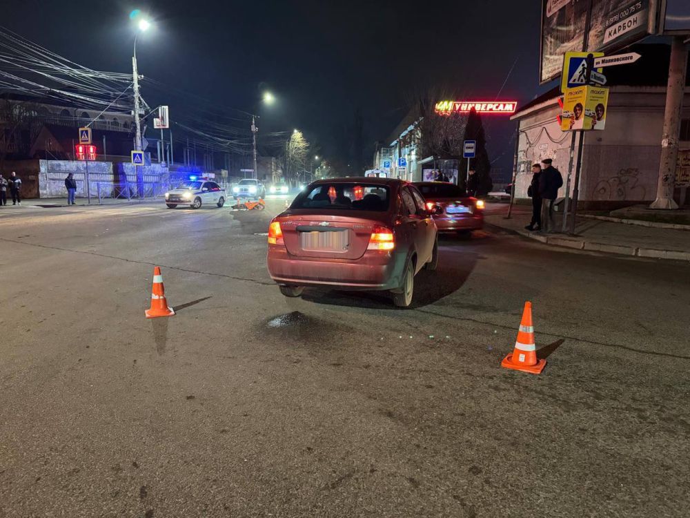 В Симферополе легковушка сбила 22-летнего парня на питбайке В Симферополе легковушка сбила 22-летнего парня на питбайке