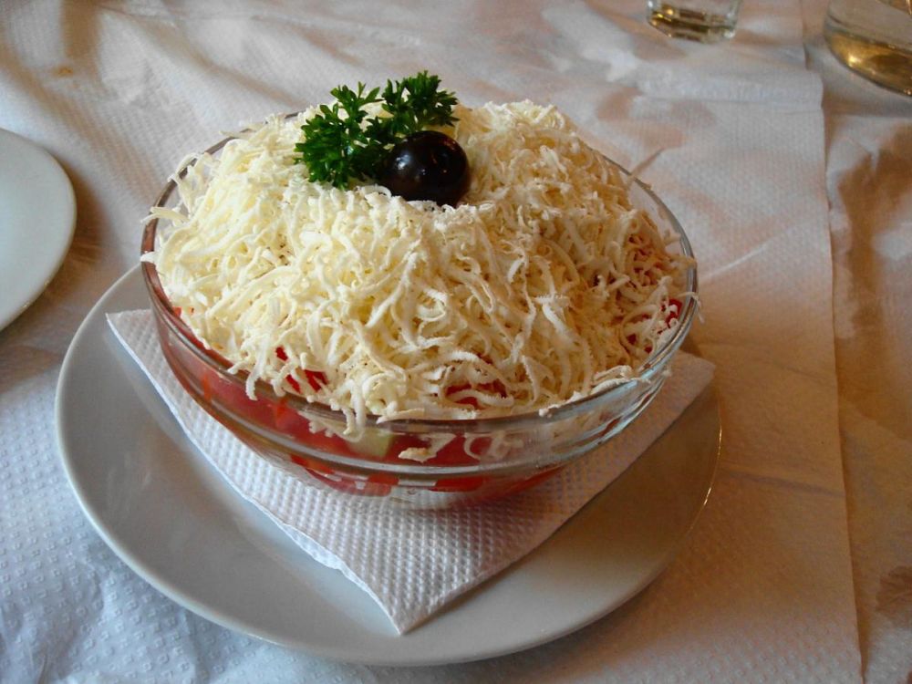 Салат с красной рыбой и крабовыми палочками