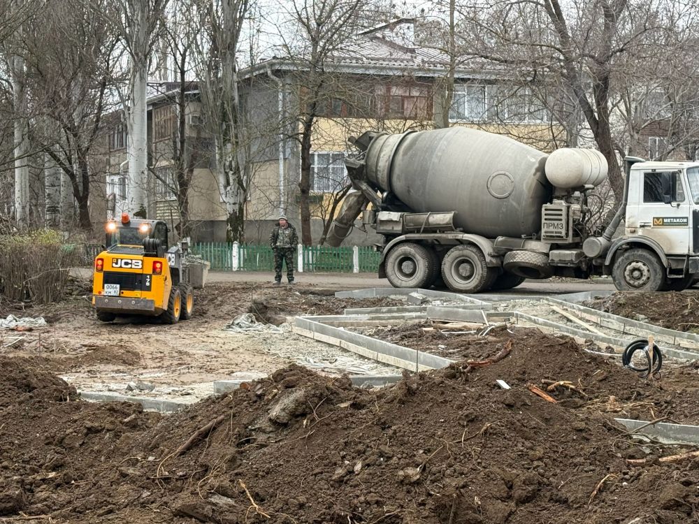 В поселке Нижнегорский идет благоустройство общественной территории В поселке Нижнегорский идет благоустройство общественной территории
