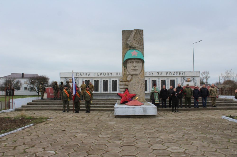 В селе Батальное открыли Памятные знаки бойцам и командирам Красной армии, погибшим на Ак- Монайских позициях В селе Батальное открыли Памятные знаки бойцам и командирам Красной армии, погибшим на Ак- Монайских позициях
