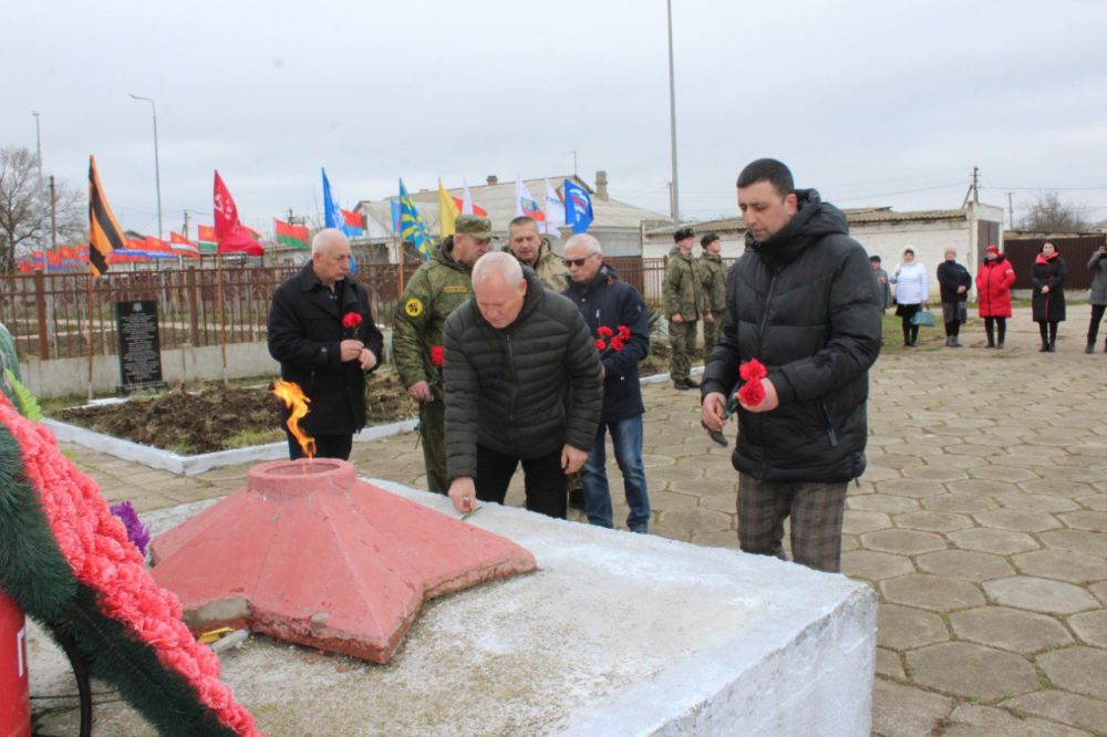 В селе Батальное открыли Памятные знаки бойцам и командирам Красной армии, погибшим на Ак- Монайских позициях В селе Батальное открыли Памятные знаки бойцам и командирам Красной армии, погибшим на Ак- Монайских позициях