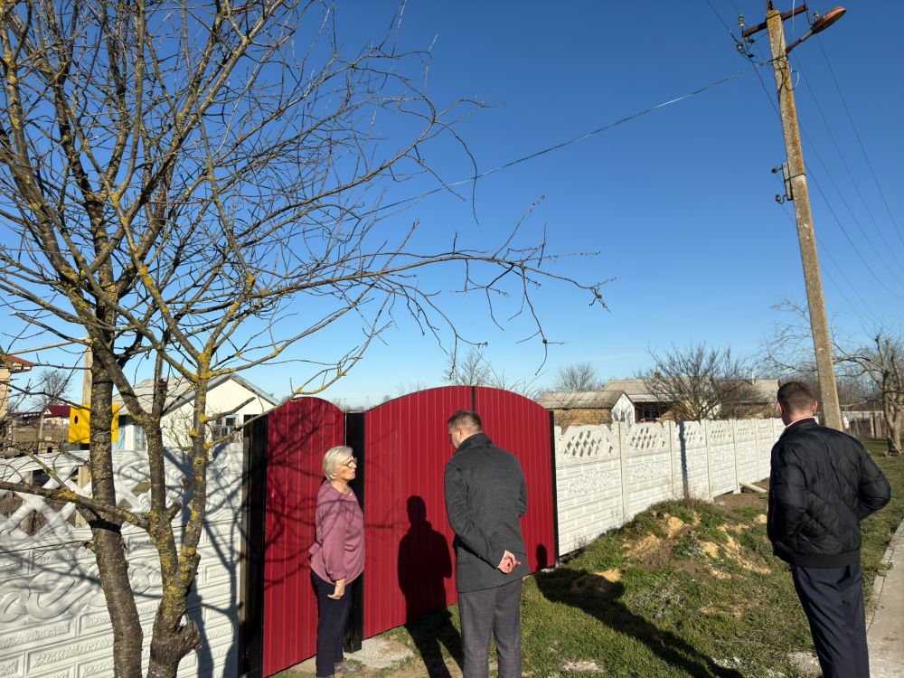 Глава администрации района Антон Кравец провел мониторинг санитарной очистки в Митрофановском сельском поселении в с.Червоное Глава администрации района Антон Кравец провел мониторинг санитарной очистки в Митрофановском сельском поселении в с.Червоное