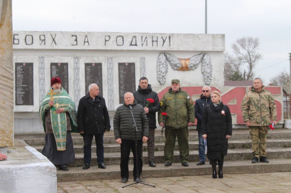 В селе Батальное открыли Памятные знаки бойцам и командирам Красной армии, погибшим на Ак- Монайских позициях В селе Батальное открыли Памятные знаки бойцам и командирам Красной армии, погибшим на Ак- Монайских позициях