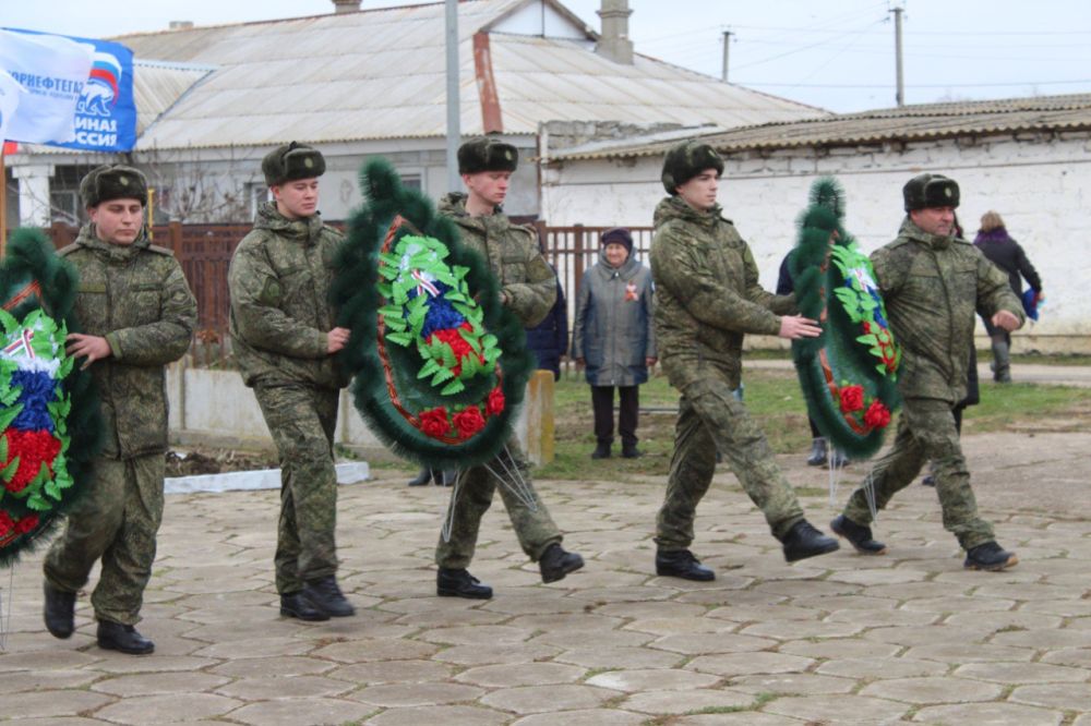 В селе Батальное открыли Памятные знаки бойцам и командирам Красной армии, погибшим на Ак- Монайских позициях В селе Батальное открыли Памятные знаки бойцам и командирам Красной армии, погибшим на Ак- Монайских позициях