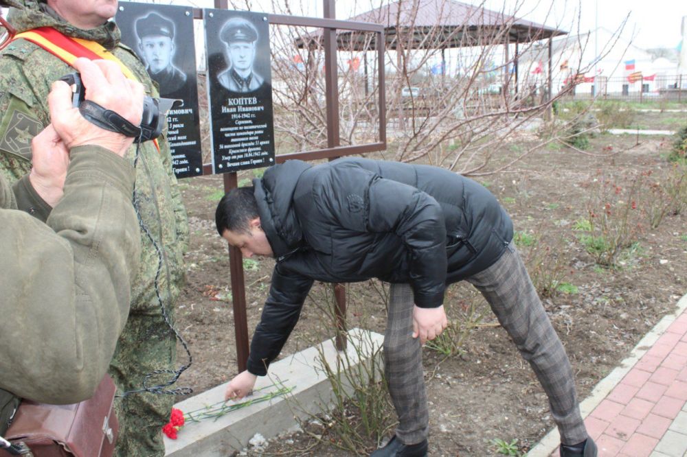 В селе Батальное открыли Памятные знаки бойцам и командирам Красной армии, погибшим на Ак- Монайских позициях В селе Батальное открыли Памятные знаки бойцам и командирам Красной армии, погибшим на Ак- Монайских позициях