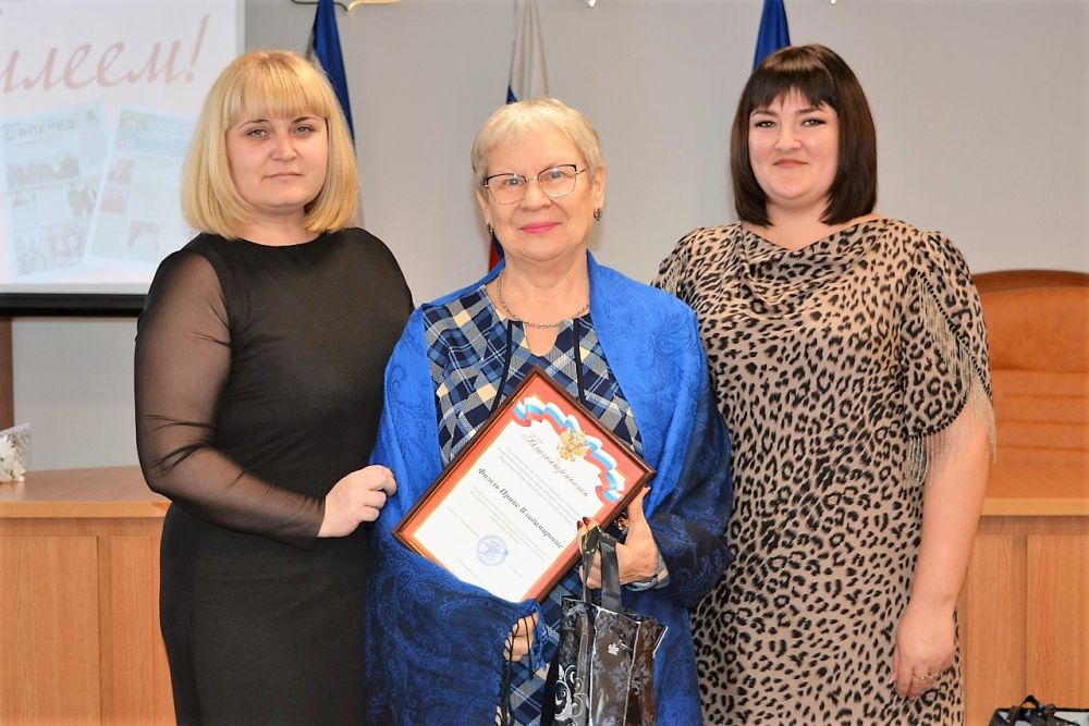 В Первомайском районе отпраздновали 90-летие районной газеты «Крым. Вперёд» В Первомайском районе отпраздновали 90-летие районной газеты «Крым. Вперёд»