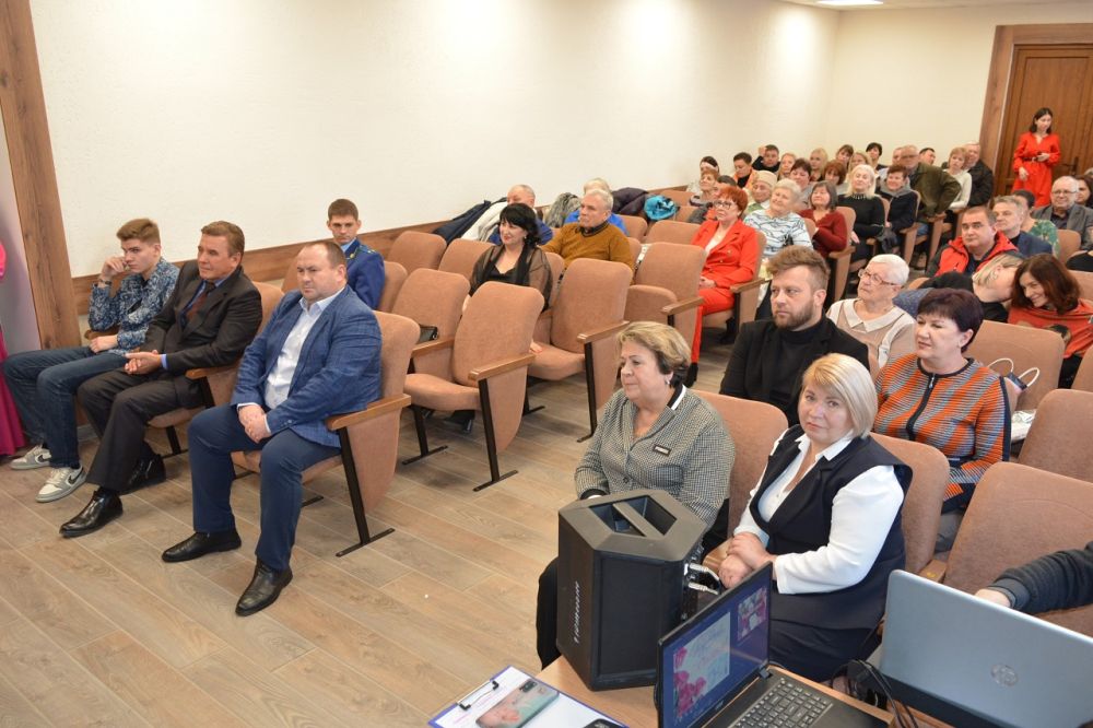 В Первомайском районе отпраздновали 90-летие районной газеты «Крым. Вперёд» В Первомайском районе отпраздновали 90-летие районной газеты «Крым. Вперёд»