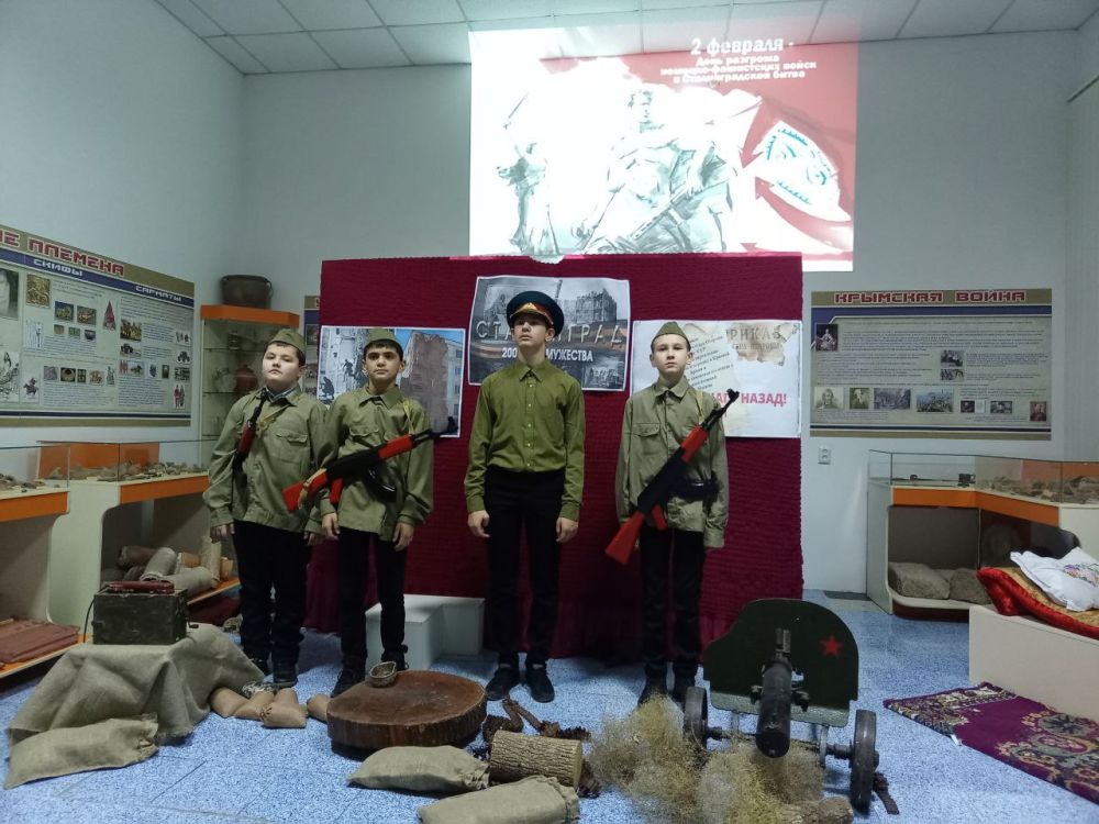 Ко дню разгрома советскими войсками немецко –фашистских войск в Сталинграде в Белогорском районном историко-краеведческом музее прошли мероприятия: «Герои Сталинградской битвы» и «Горящий Сталинград» Ко дню разгрома советскими войсками немецко –фашистских войск в Сталинграде в Белогорском районном историко-краеведческом музее прошли мероприятия: «Герои Сталинградской битвы» и «Горящий Сталинград»
