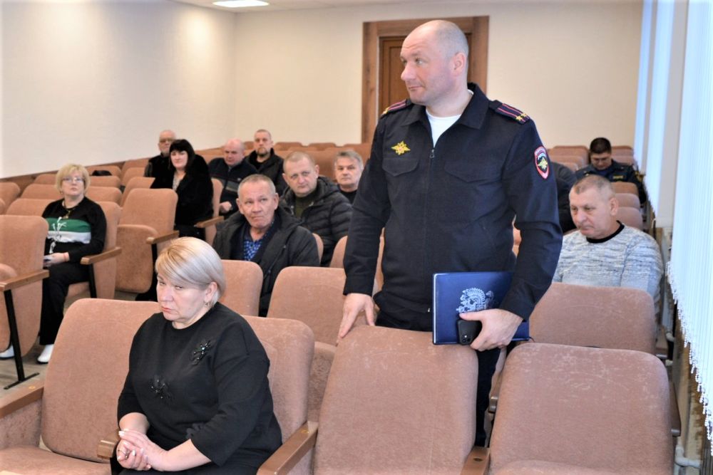 Александр Соколовский при участии Зои Карлюги провёл аппаратное совещание с руководителями служб, предприятий и организаций района Александр Соколовский при участии Зои Карлюги провёл аппаратное совещание с руководителями служб, предприятий и организаций района