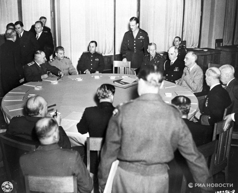  :   1945 