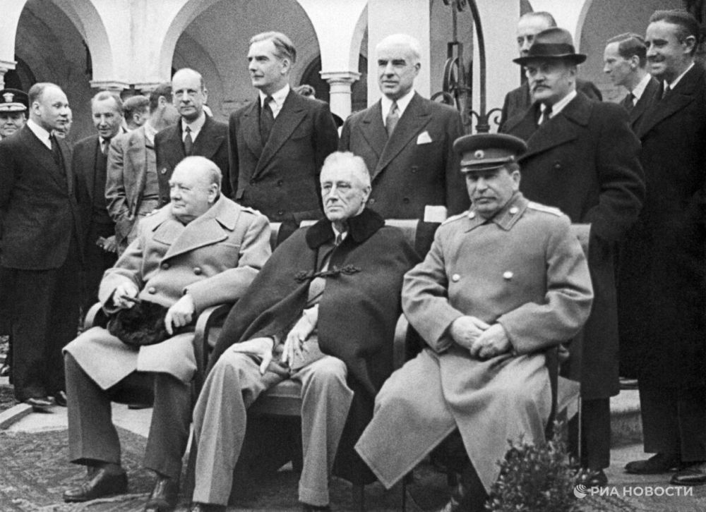  :   1945 
