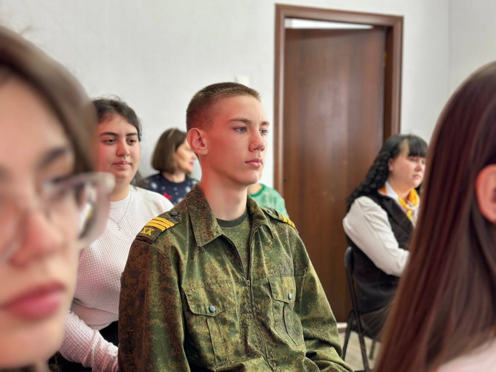 В Молодежном центре пгт. Советского прошла встреча молодежи с участниками специальной военной операции «Говорим с Героем» В Молодежном центре пгт. Советского прошла встреча молодежи с участниками специальной военной операции «Говорим с Героем»