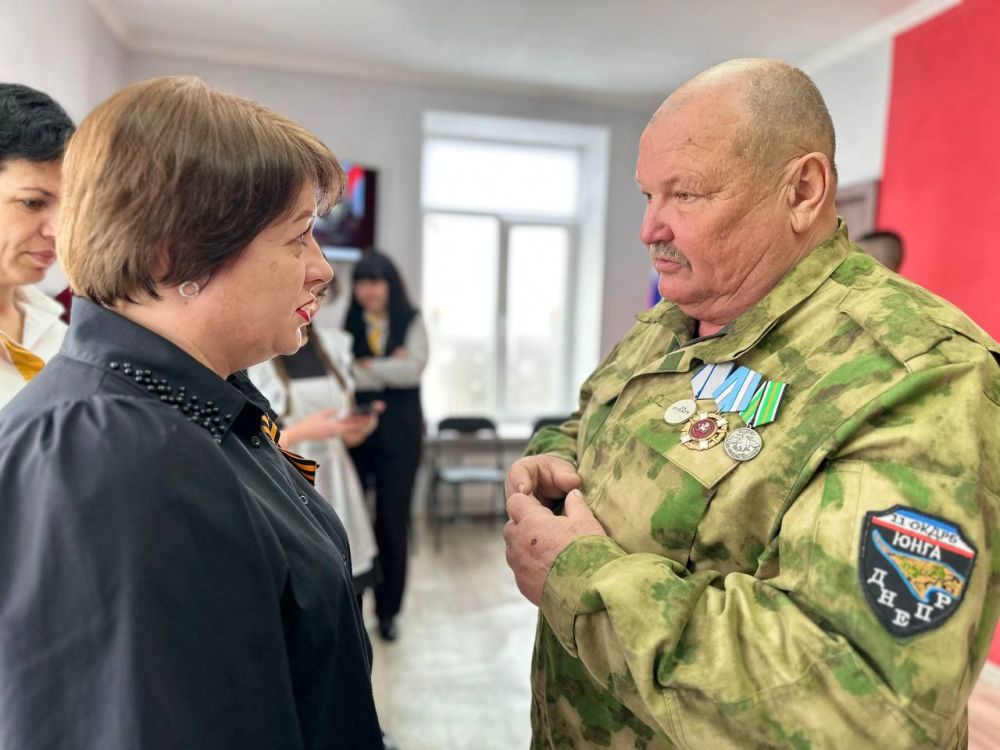 В Молодежном центре пгт. Советского прошла встреча молодежи с участниками специальной военной операции «Говорим с Героем» В Молодежном центре пгт. Советского прошла встреча молодежи с участниками специальной военной операции «Говорим с Героем»