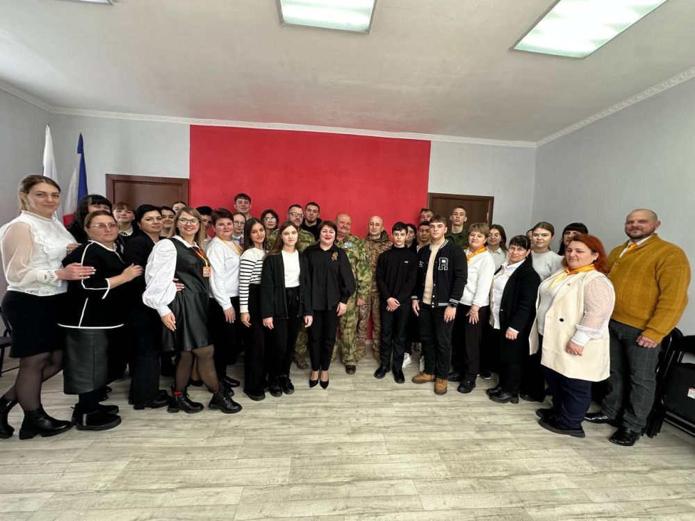 В Молодежном центре пгт. Советского прошла встреча молодежи с участниками специальной военной операции «Говорим с Героем» В Молодежном центре пгт. Советского прошла встреча молодежи с участниками специальной военной операции «Говорим с Героем»
