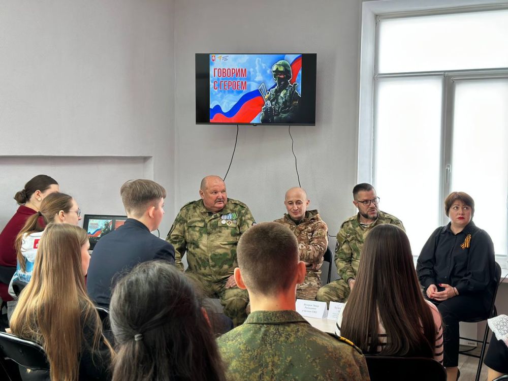В Молодежном центре пгт. Советского прошла встреча молодежи с участниками специальной военной операции «Говорим с Героем» В Молодежном центре пгт. Советского прошла встреча молодежи с участниками специальной военной операции «Говорим с Героем»