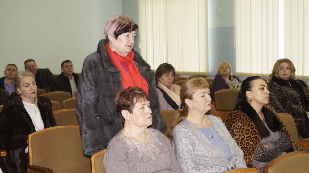 Александр Харламов провел аппаратное совещание по социально значимым вопросам Советского района Александр Харламов провел аппаратное совещание по социально значимым вопросам Советского района