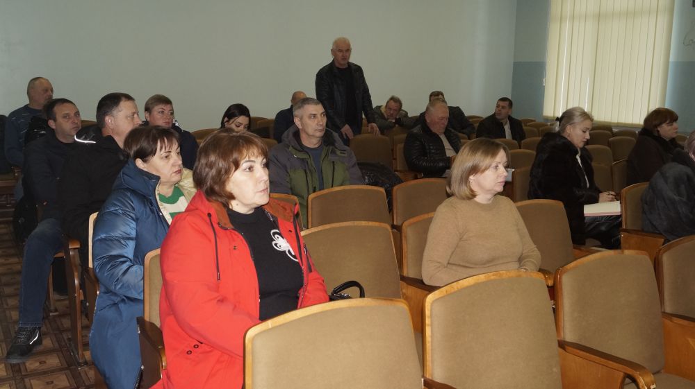 Александр Харламов провел аппаратное совещание по социально значимым вопросам Советского района Александр Харламов провел аппаратное совещание по социально значимым вопросам Советского района